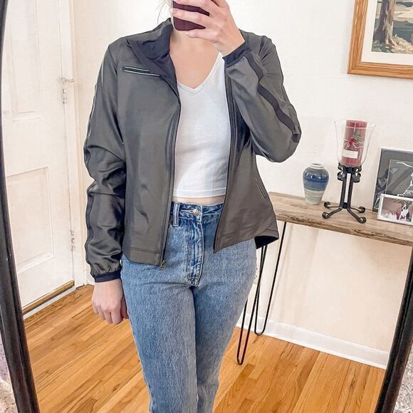 Lululemon Run Reflective Jacket Metallic Black - Picture 3 of 9